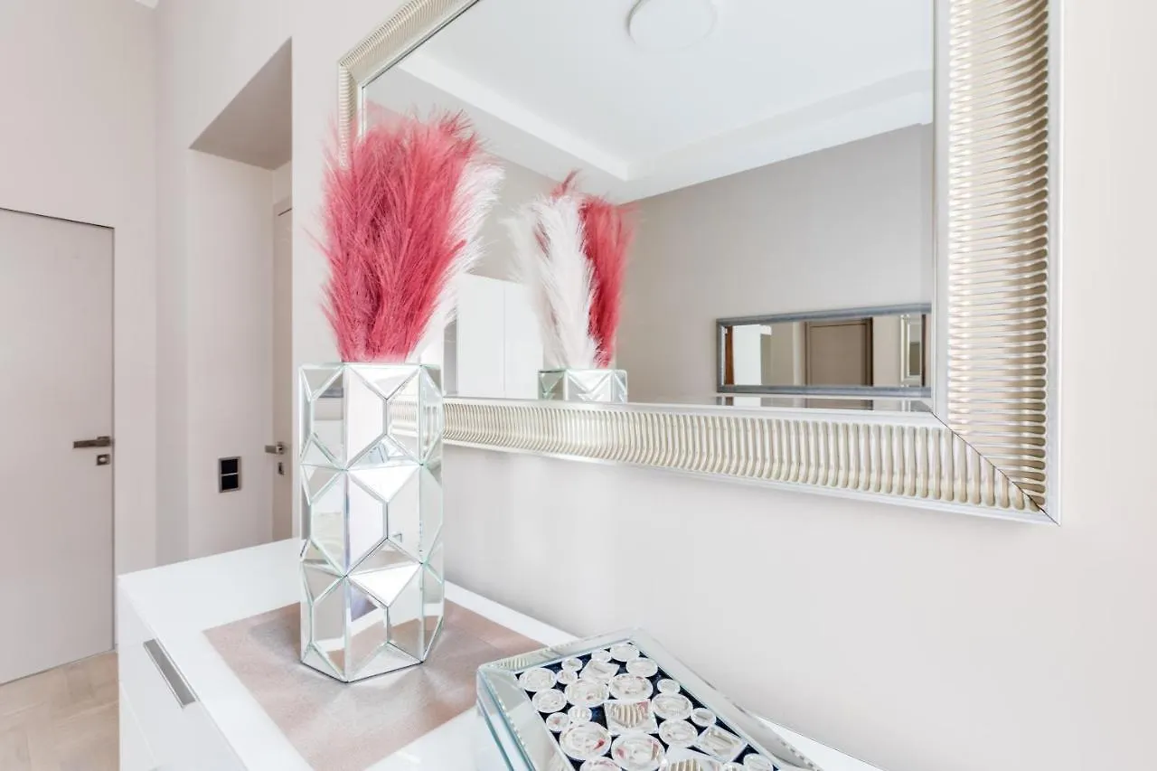 Royal Residence Apartments In The Heart Of Prága 0*,